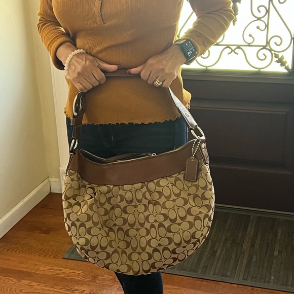 Coach ted signature shoulder bag. - Picture 1 of 4